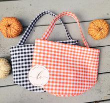 Load image into Gallery viewer, Personalized Haloween basket